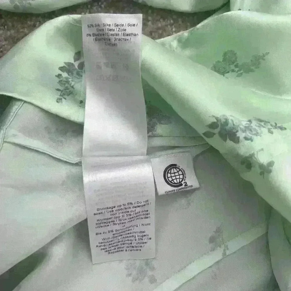 Ganni Silk blouse - Excellent condition  Green, Silk  Size - 36 FR - US 4 - Picture 7 of 8